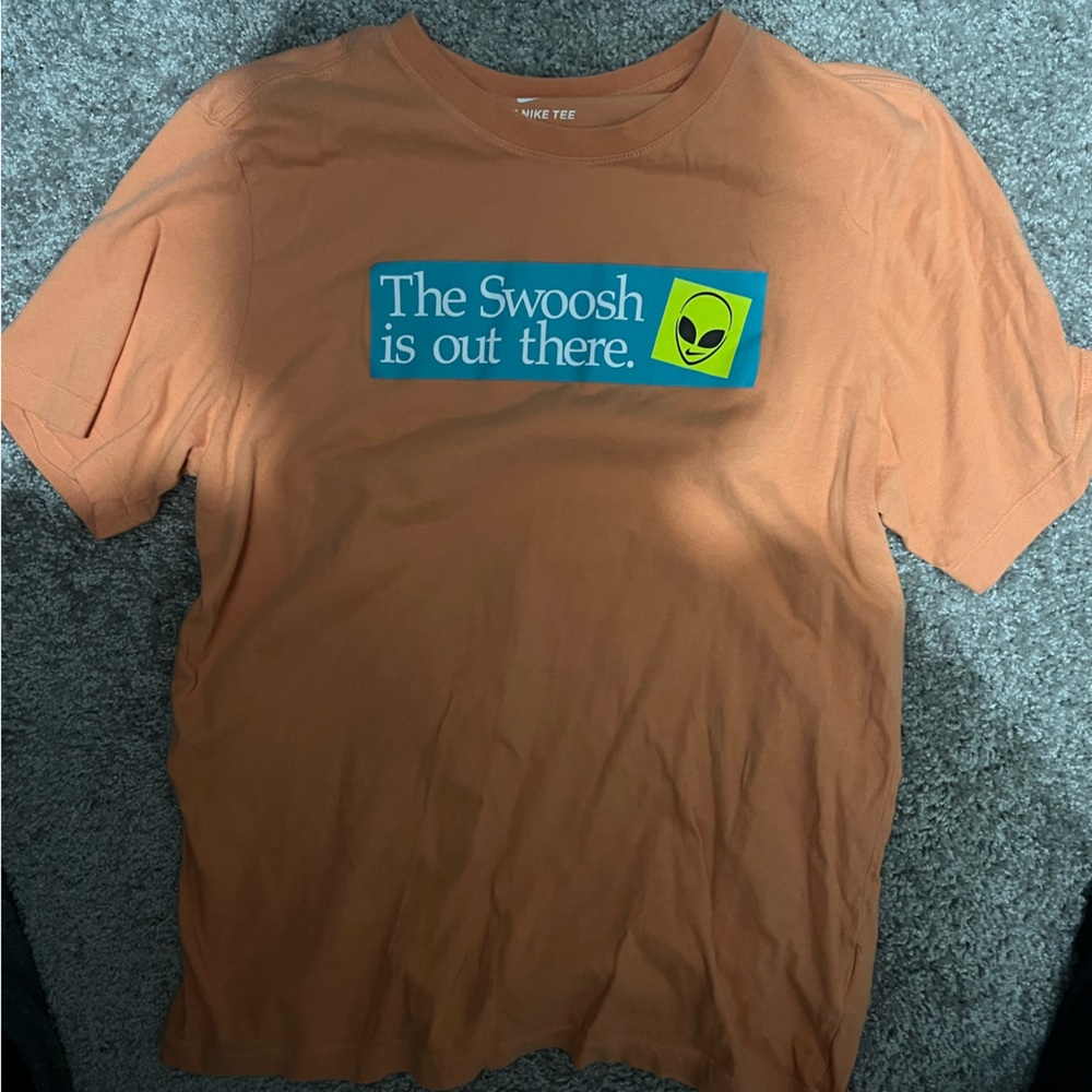 Nike Men’s M “The Swoosh Is Out There” Alien Graphic Logo Activewear T Shirt